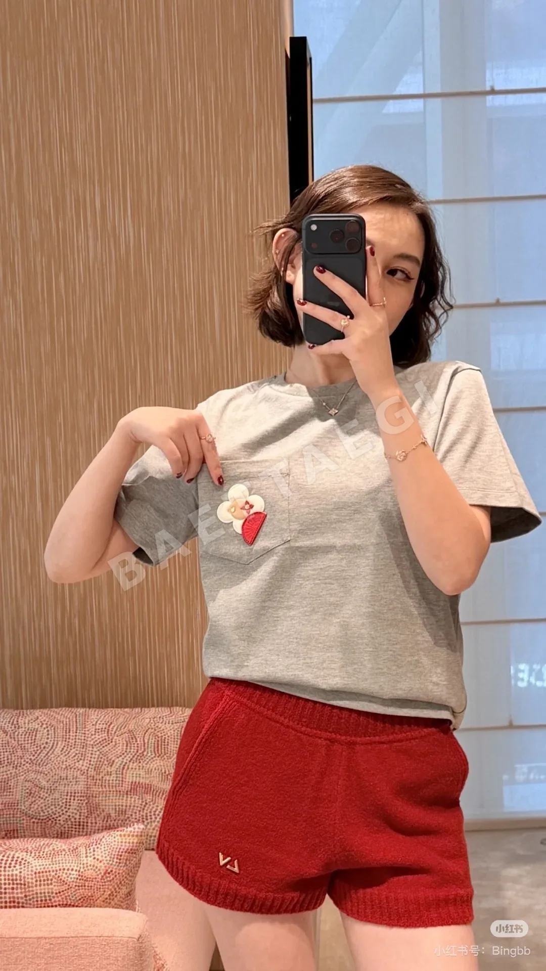 루이비통 해바라기 자수 크루넥 반팔 티셔츠 상세 이미지 4