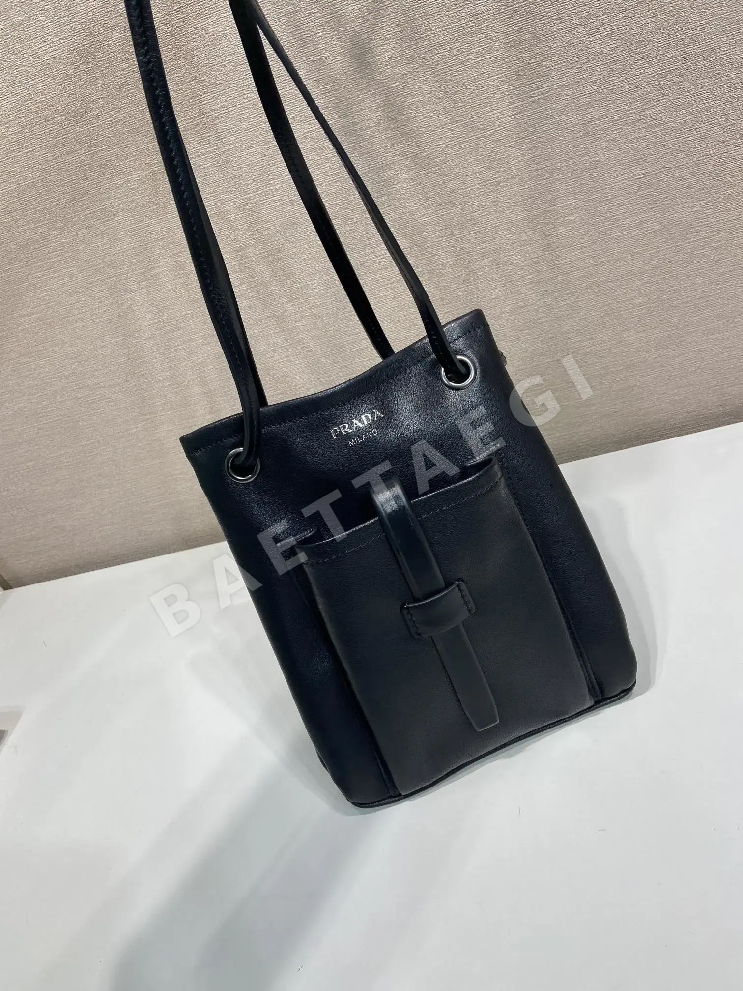 프라다 카프스킨 토트백 1BH288 상세 이미지 2