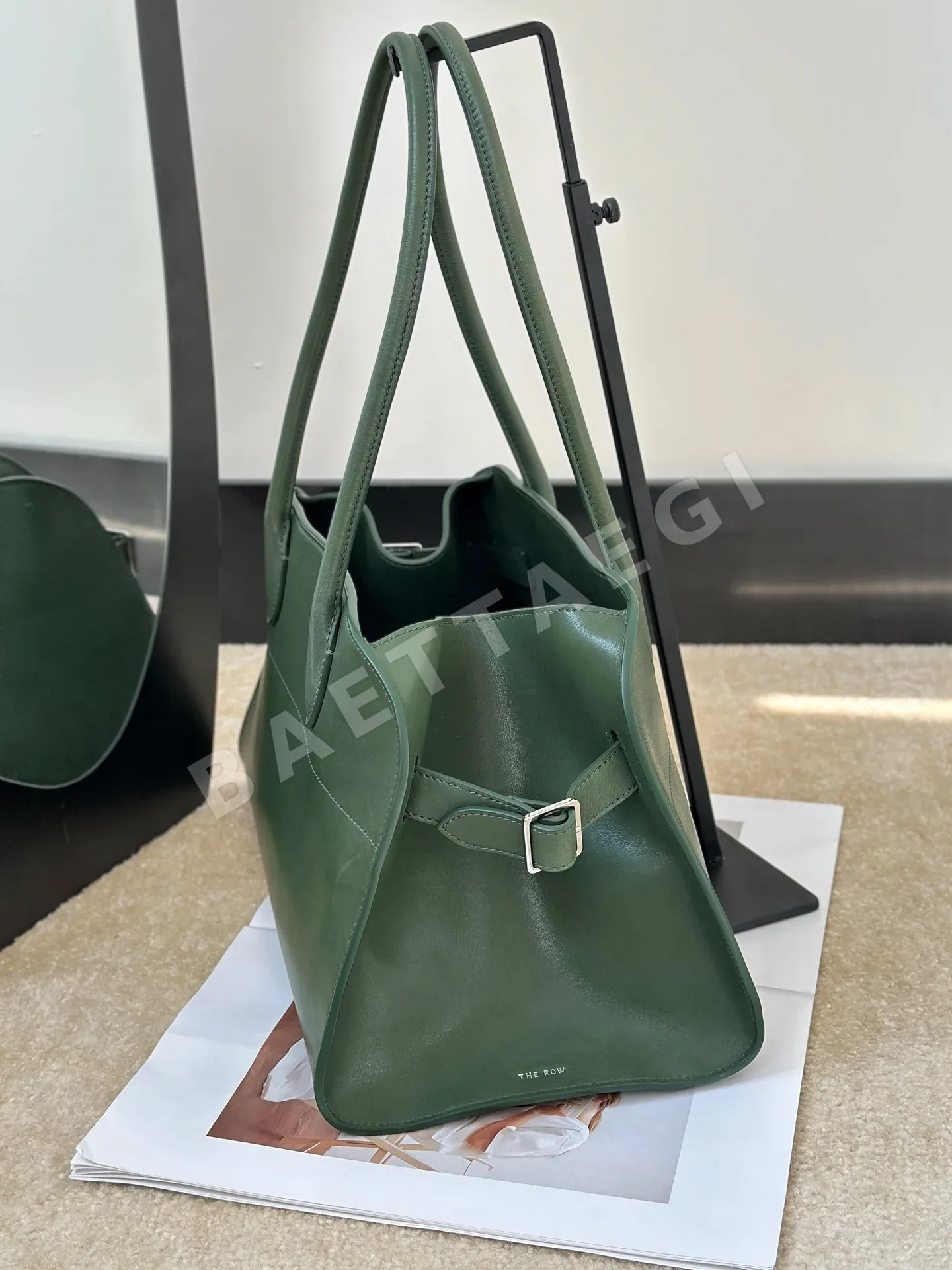 더로우 마르고 숄더백 상세 이미지 2