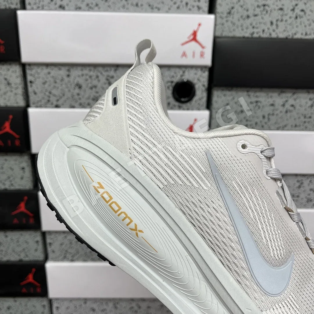 나이키 줌 보메로 18 HM6803-009 201113 Nike Zoom Vomero 18 상세 이미지 6