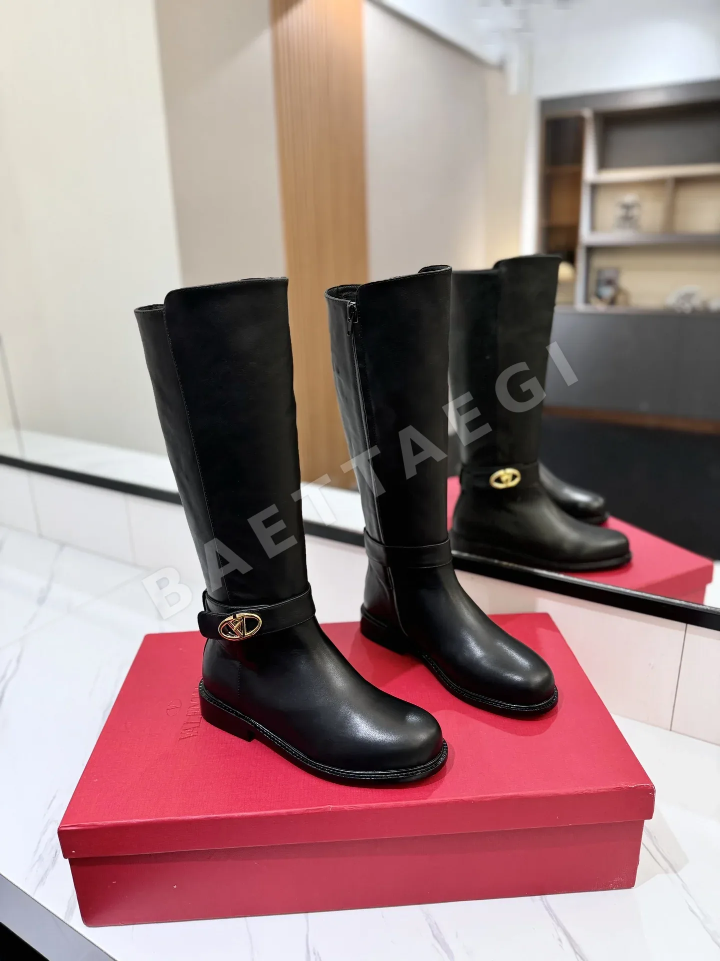 발렌티노 V 버클 승마 부츠 105596