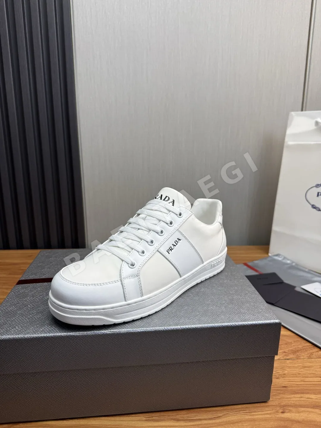프라다 소가죽 남성 스니커즈 149038