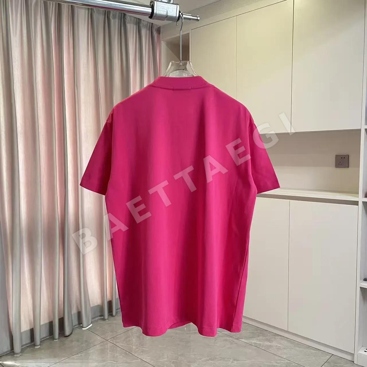 로에베 3D 실리콘 레터 로고 반팔 티셔츠 상세 이미지 7