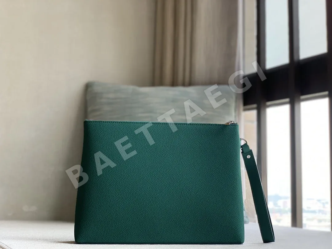 루이비통 테이크오프 클러치 가방 M82270 상세 이미지 3