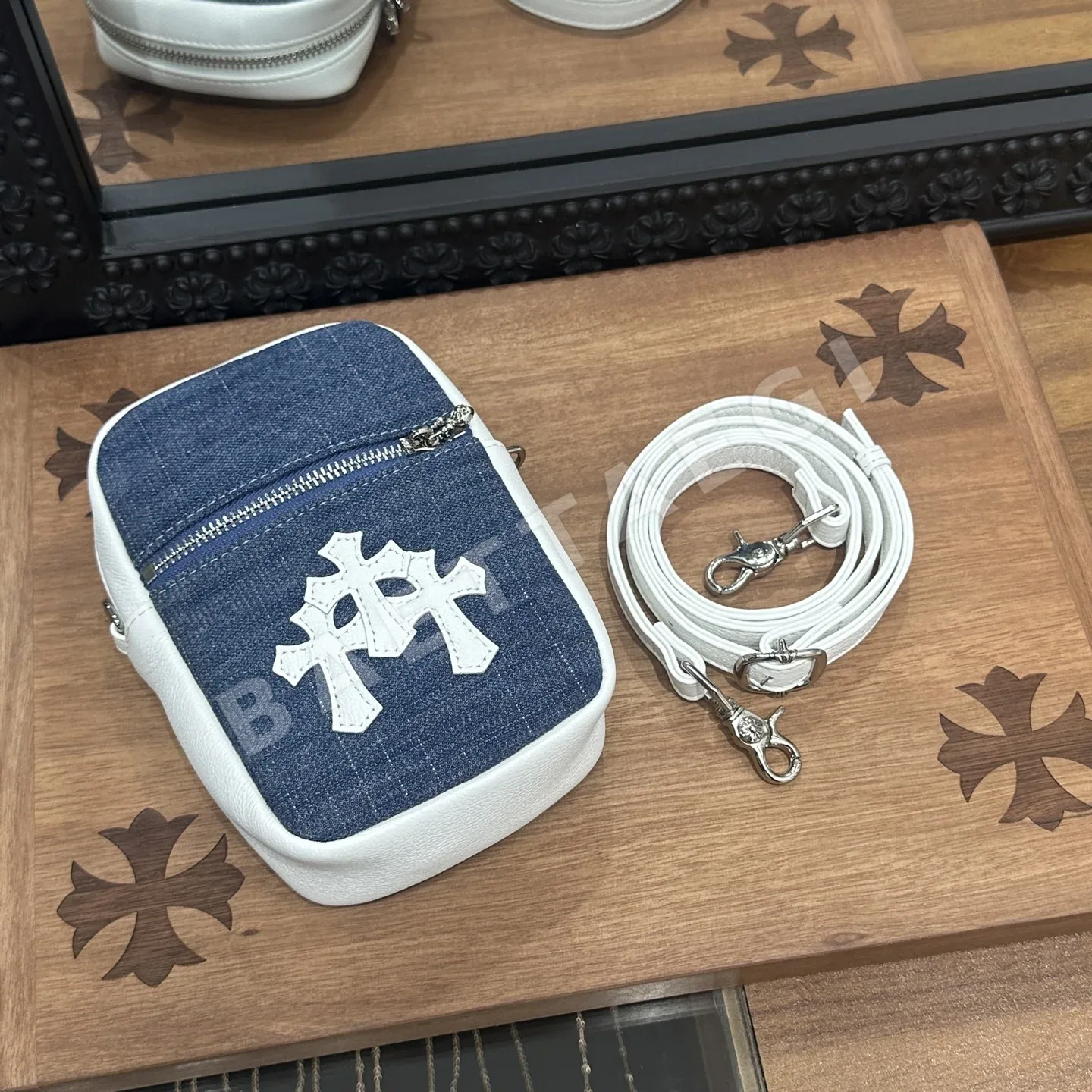 크롬하츠 데님 화이트 타카 카메라 가방 117173