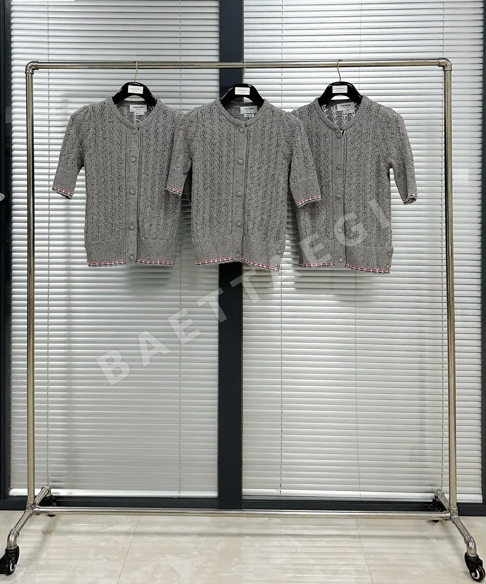 톰브라운 여성 투각 울 혼방 반팔 가디건 상세 이미지 1