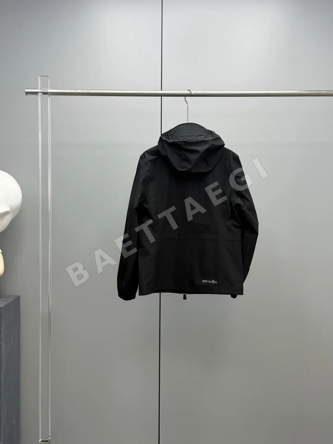 몽클레르 뉴발레스 여성 후드 방수 자켓 상세 이미지 9