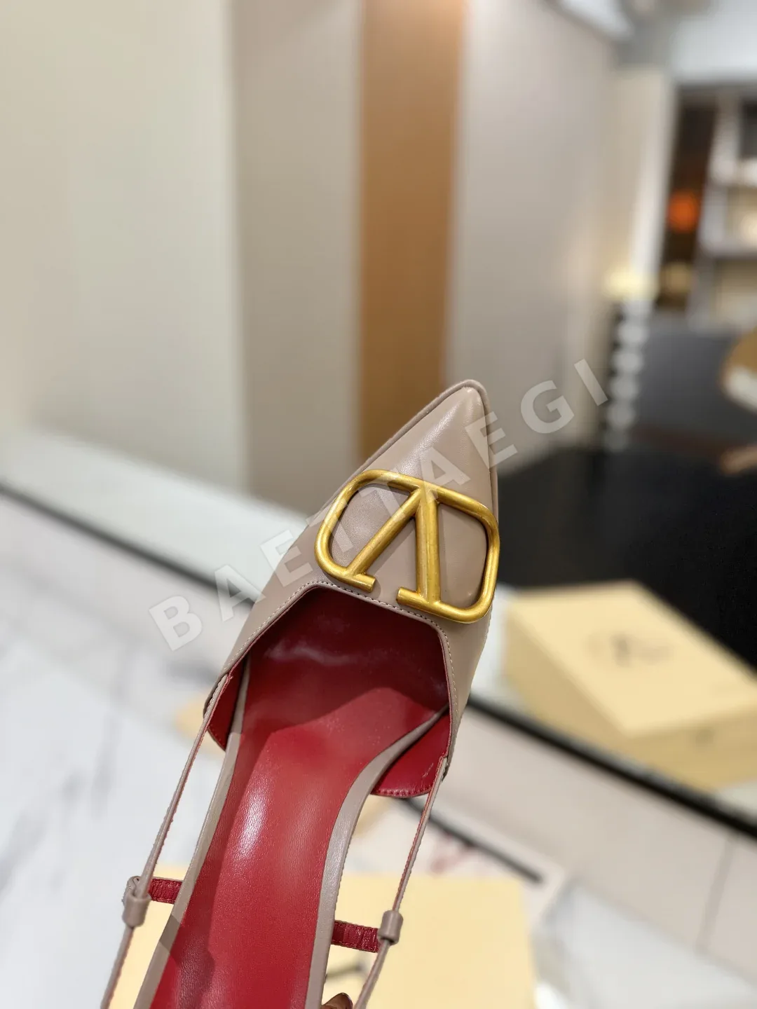 발렌티노 V버클 뾰족토 초하이힐 샌들 상세 이미지 7