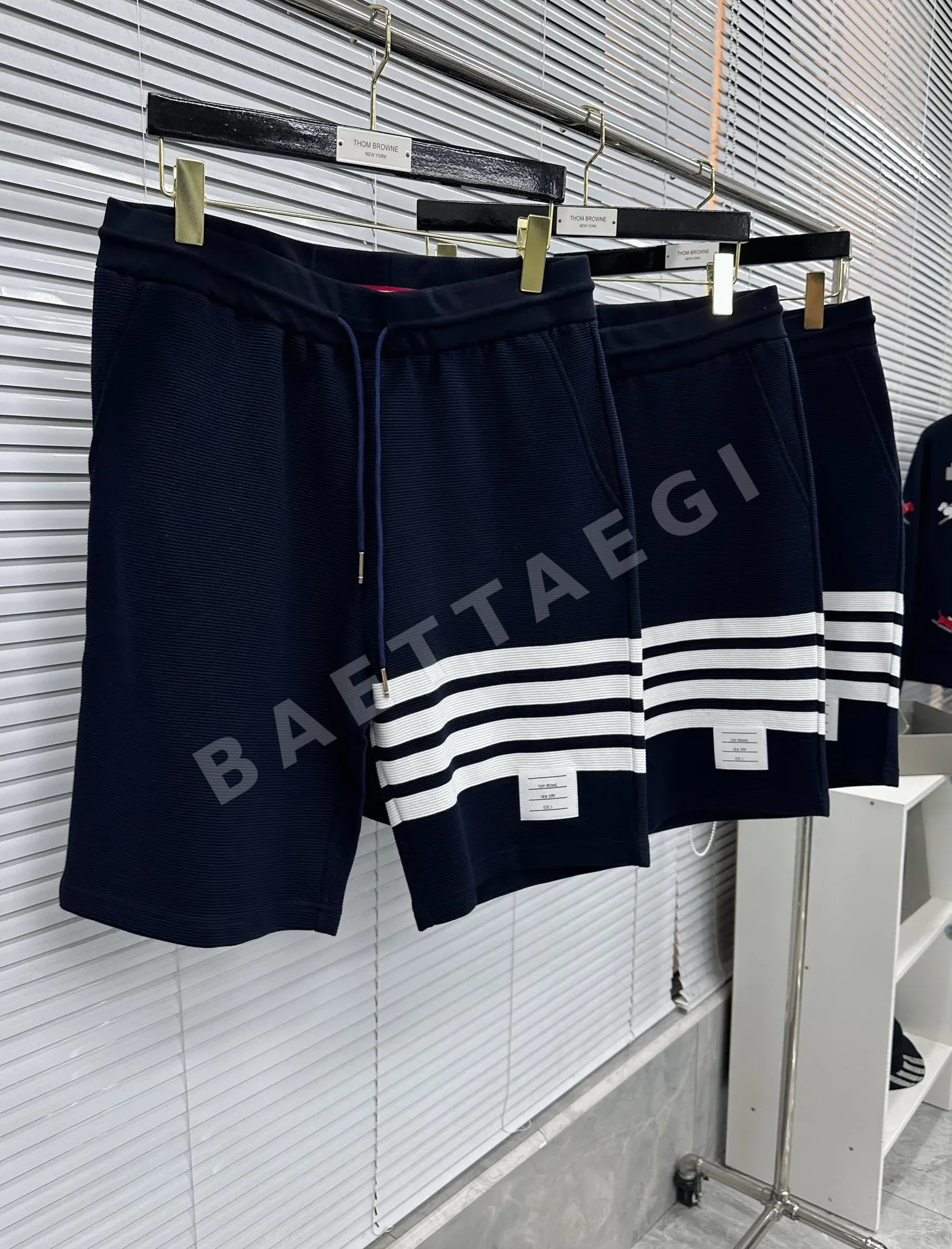 톰브라운 워터 리플 와플 면 반바지 상세 이미지 4
