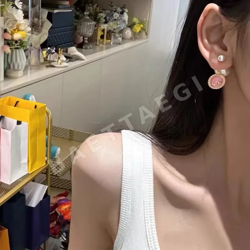 디올 CD 이니셜 메탈 귀걸이 상세 이미지 1