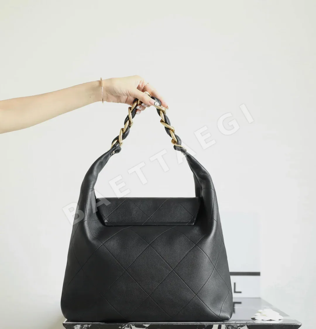 샤넬 블랙 카프스킨 미디움 체인 숄더백 C-891 상세 이미지 4