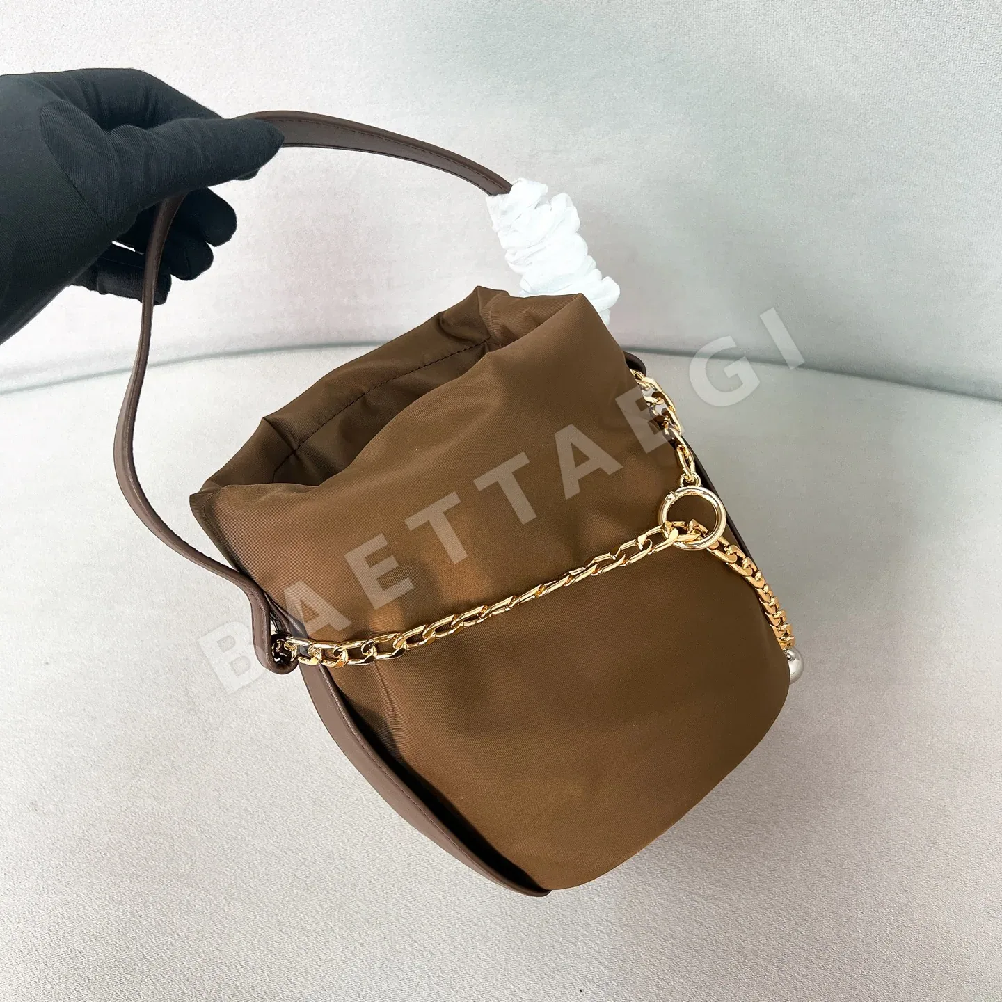 프라다 나일론 버킷 가방 1BE088 상세 이미지 4