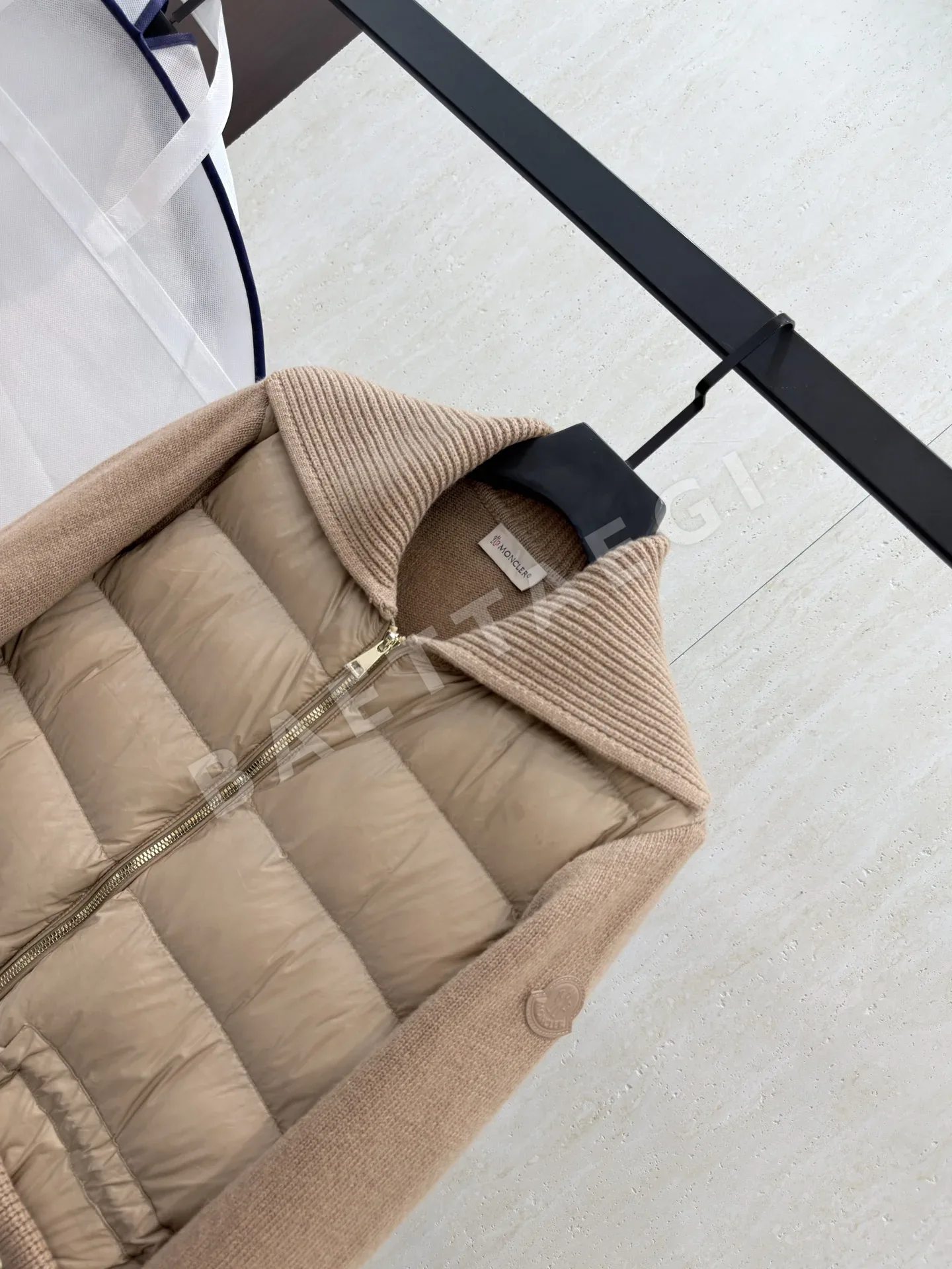 몽클레르 여성 화이트 덕다운 패딩 상세 이미지 7