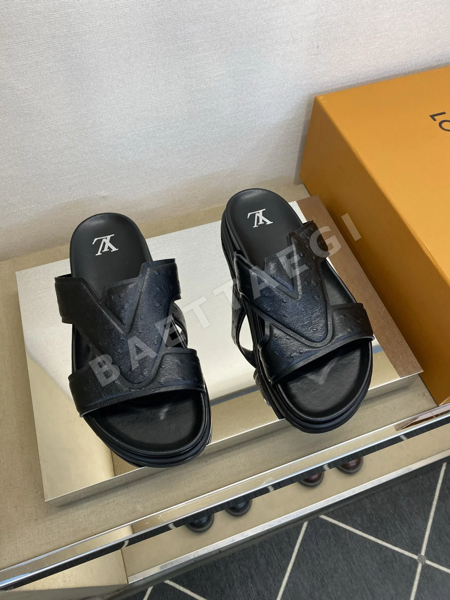 루이비통 오아시스 뮬 154425