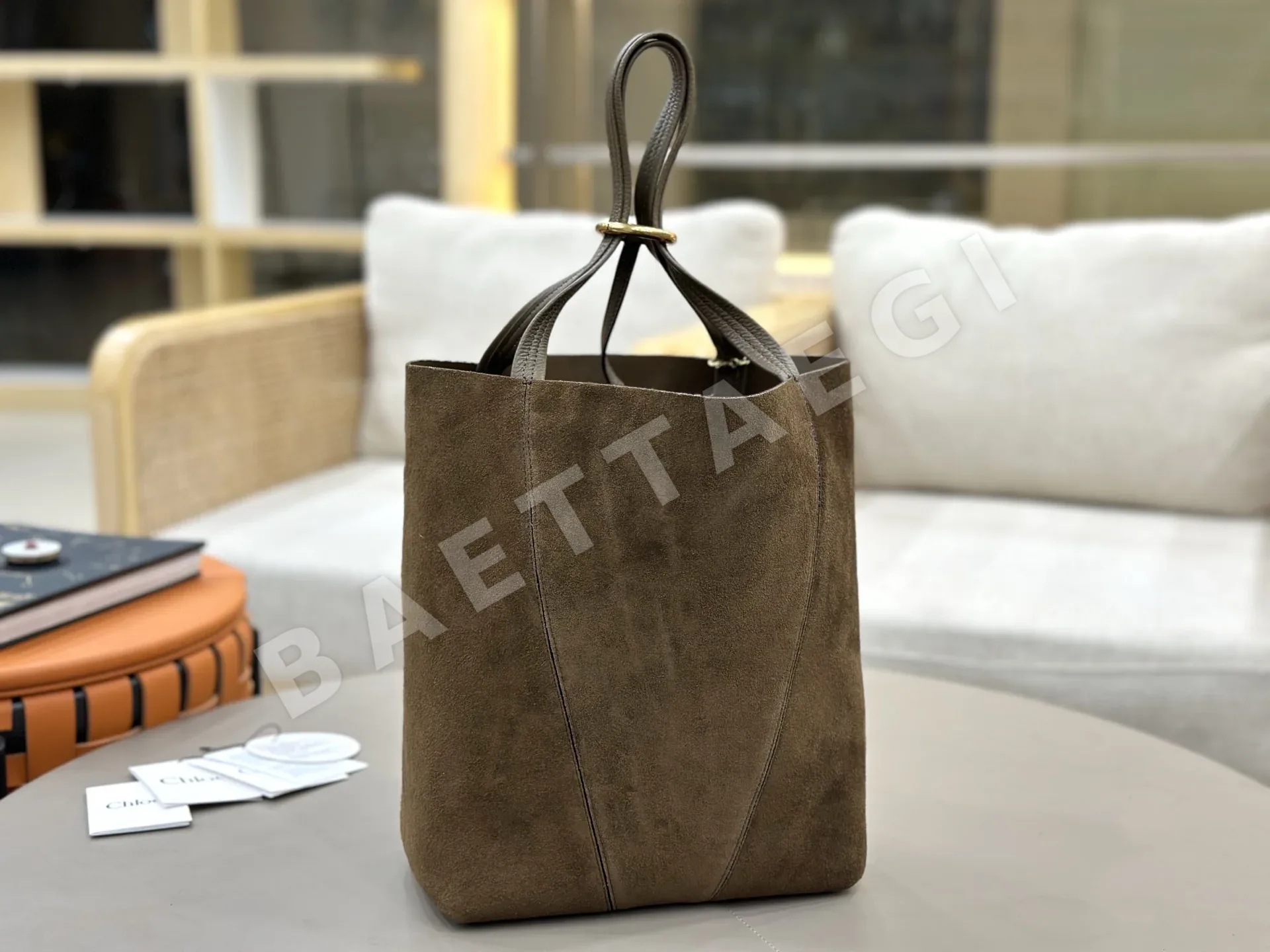 끌로에 스핀 스웨이드 토트백 상세 이미지 2