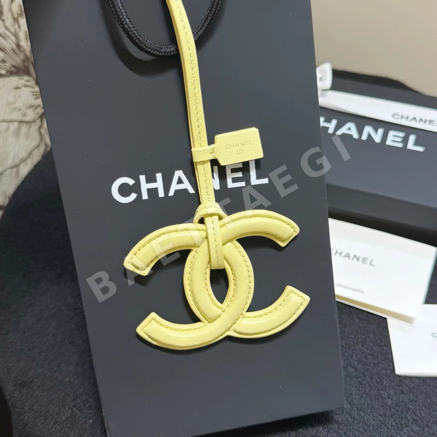 샤넬 램스킨 더블 C 로고 키링 상세 이미지 4