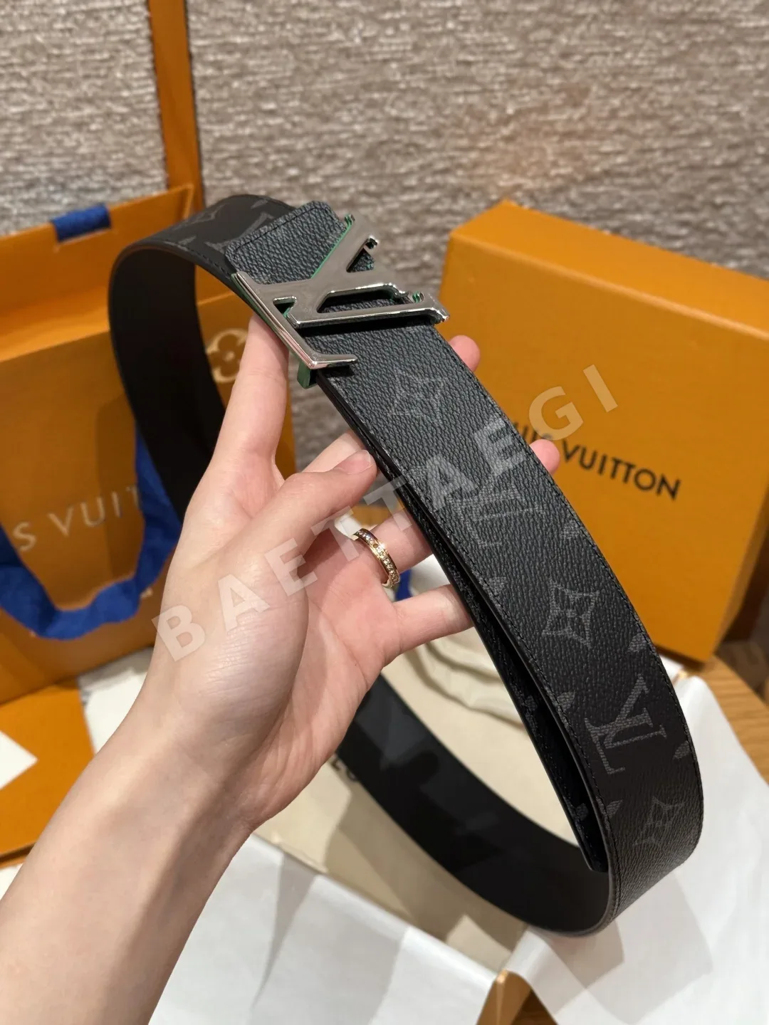 루이비통 이니셜 버클 리버시블 40mm 벨트 상세 이미지 3