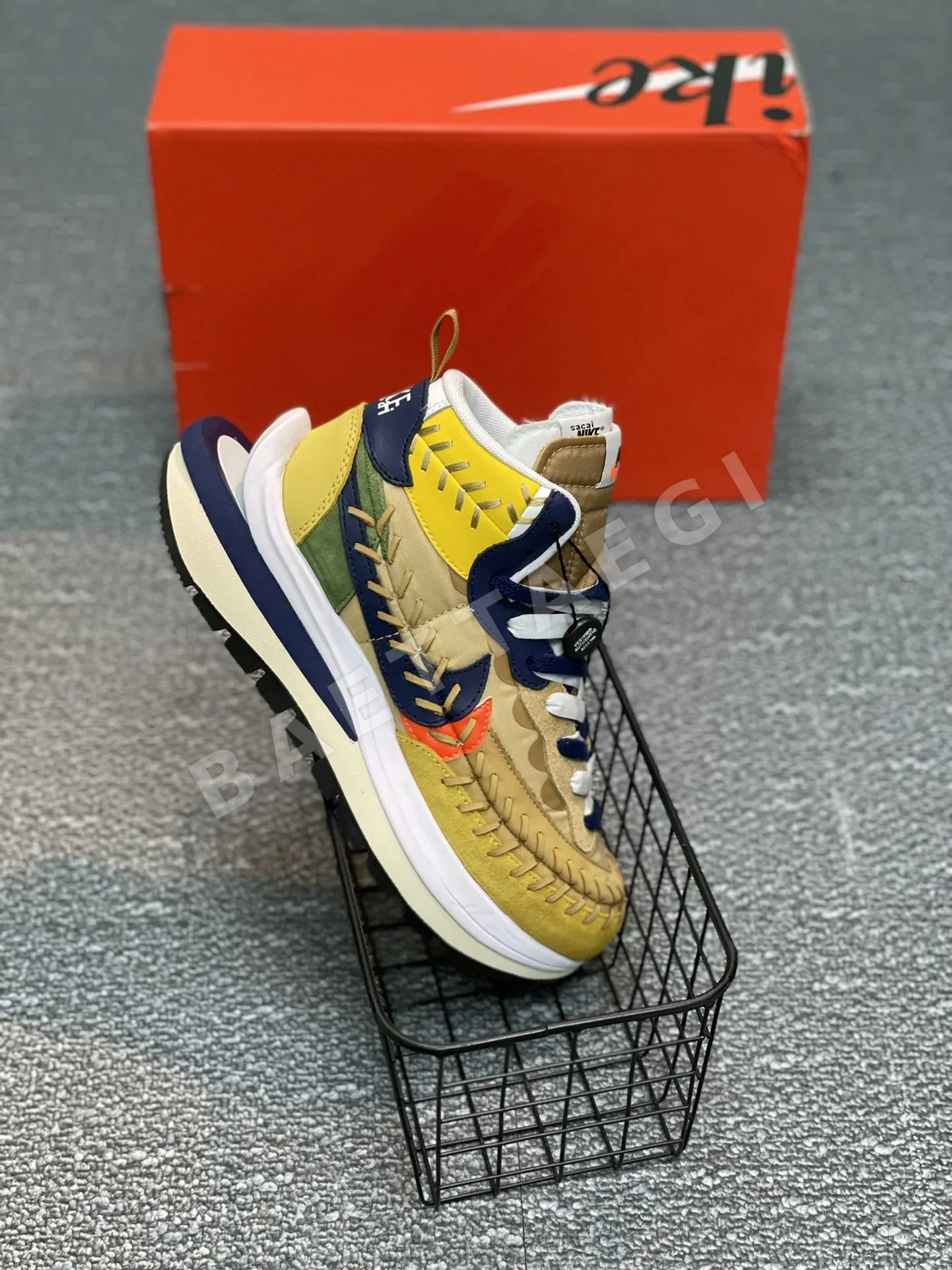 나이키 사카이 베이퍼와플 플랫폼 러닝화 DH9186-200
