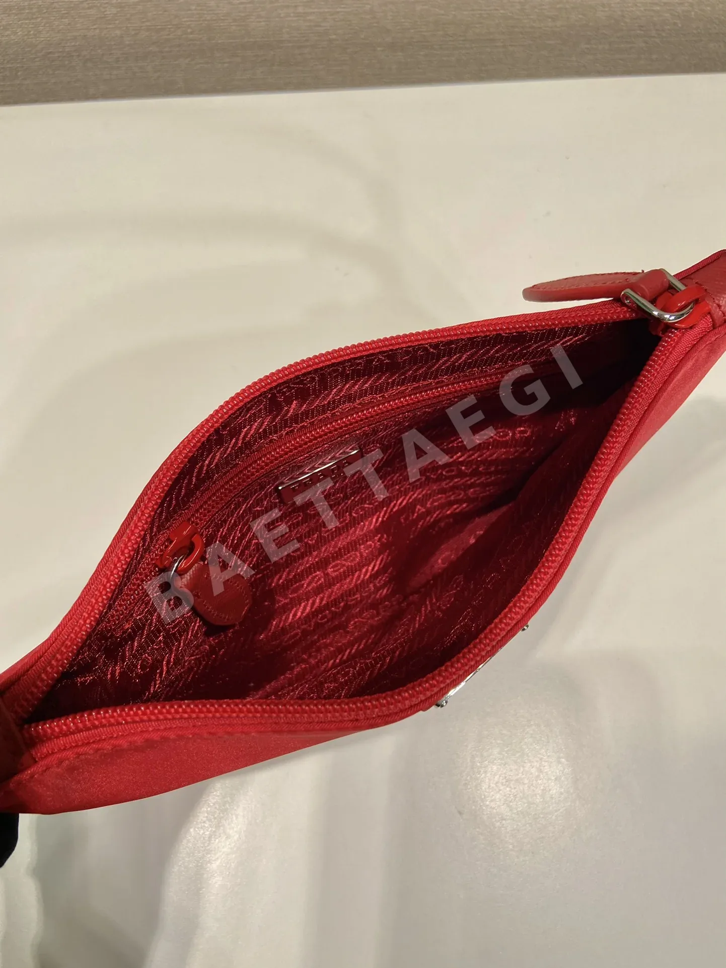 프라다 나일론 언더암백 1NI545 상세 이미지 8