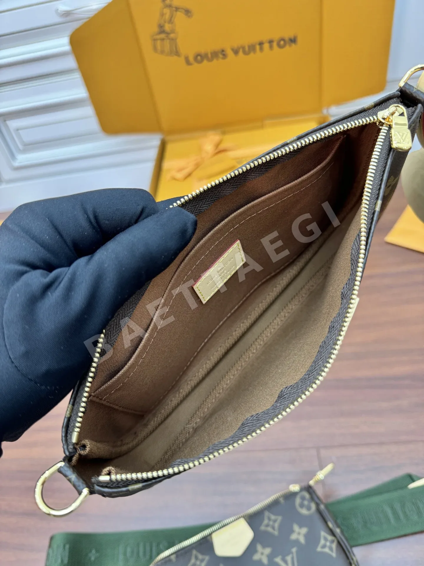 루이비통 M44813 다이아몬드 패턴 가죽 가방 상세 이미지 7