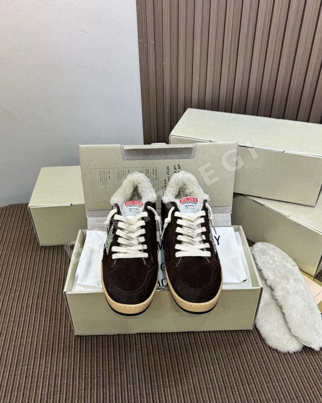 골든구스 스니커즈 가죽 SNEAKERS 레터링 163579