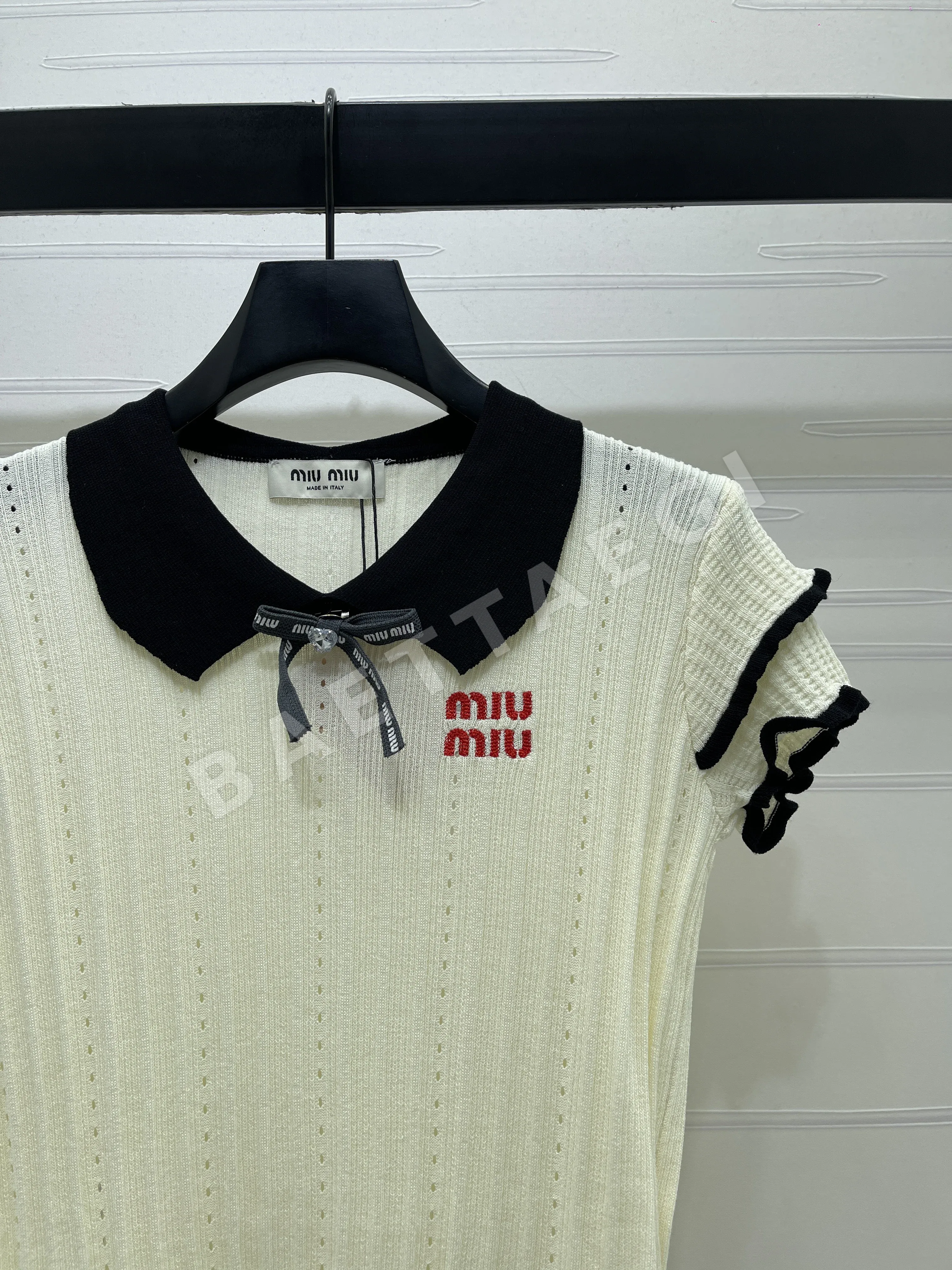 미우미우 피터팬 카라 실크 울 혼방 크롭 반팔 니트탑 상세 이미지 11