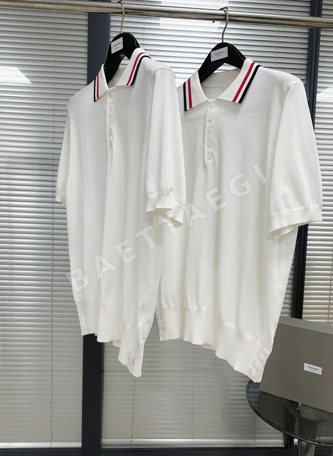 톰브라운 트리콜로르 카라 아이스 실크 반팔 폴로셔츠 상세 이미지 6