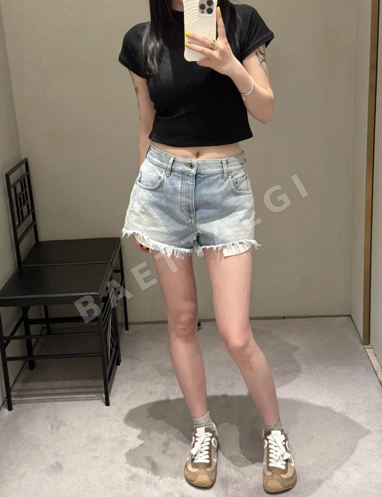 로에베 연청 워싱 프린지 여성 데님 반바지 상세 이미지 2