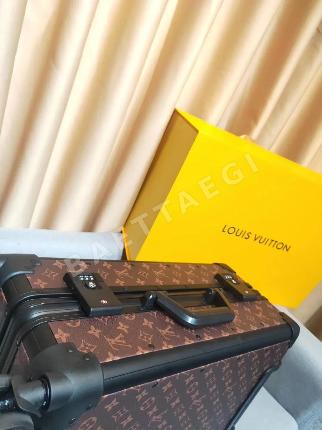 여행가방 루이비통 레트로 꽃무늬 알루미늄 여행가방 상세 이미지 6