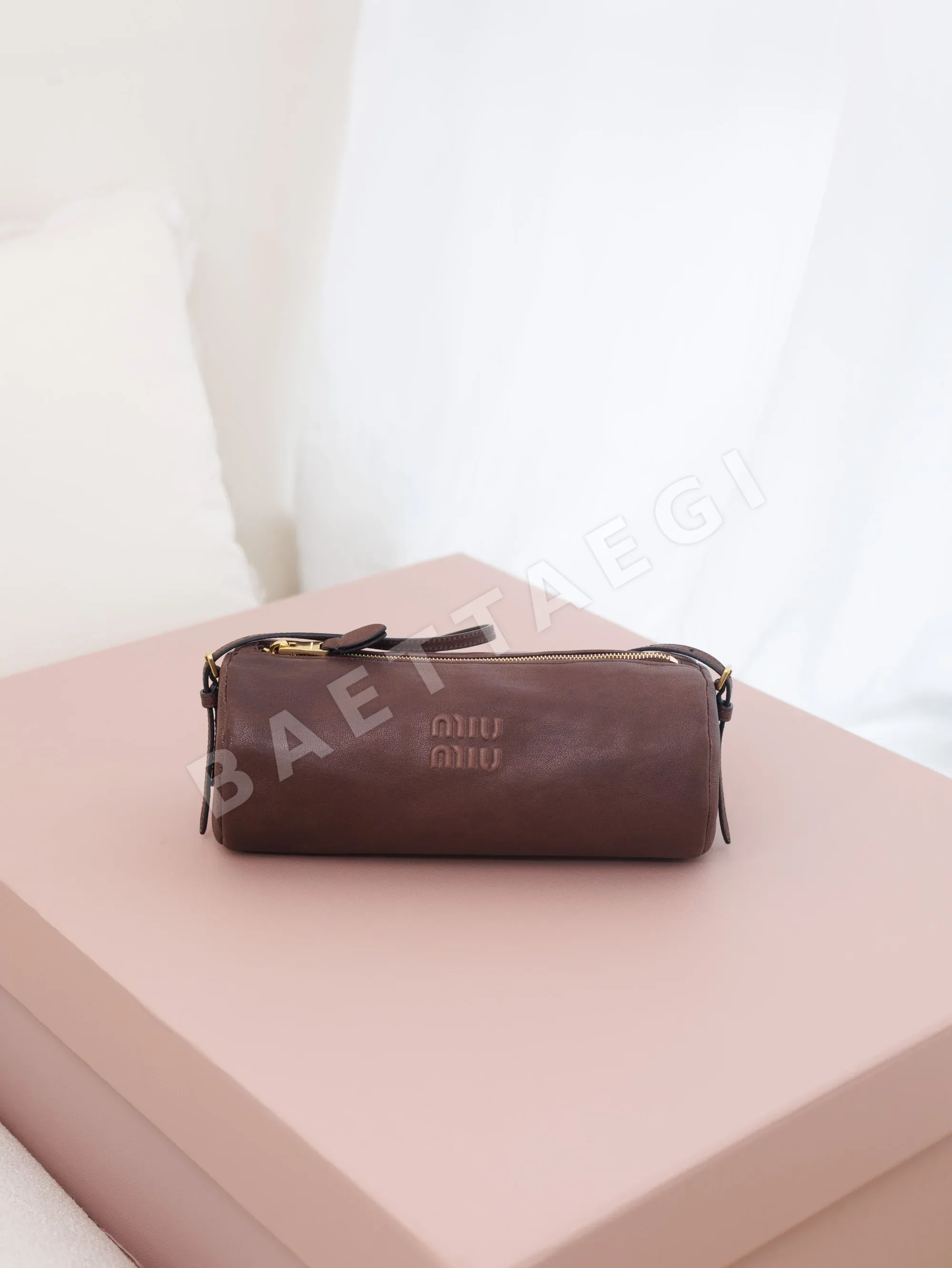 미우미우 램스킨 포치 숄더백 131392