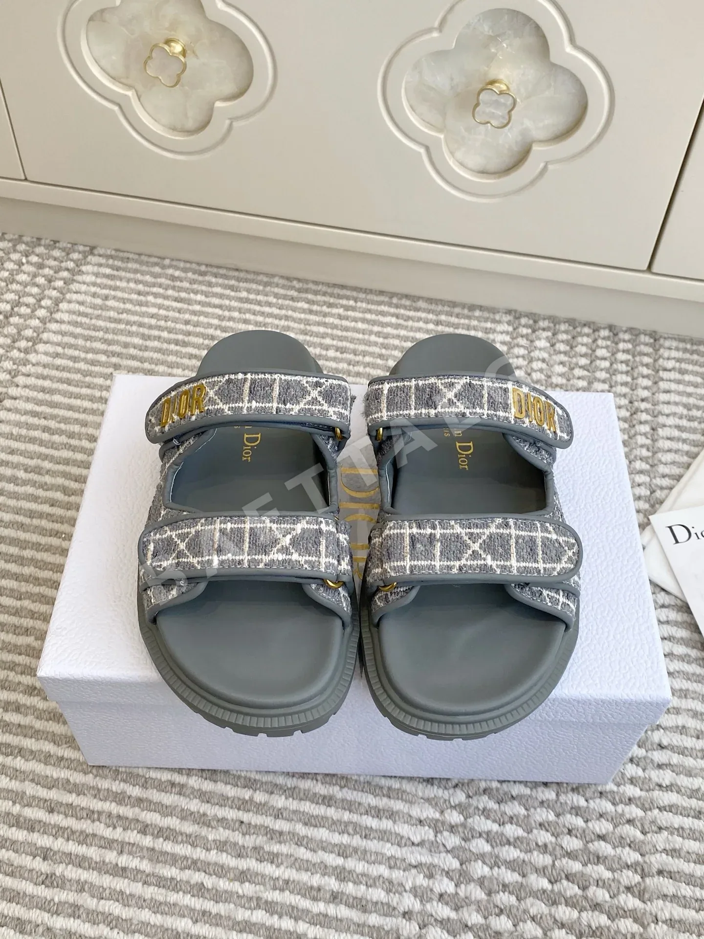 디올 다이렉트 슬라이드 그레이 샌들 151458