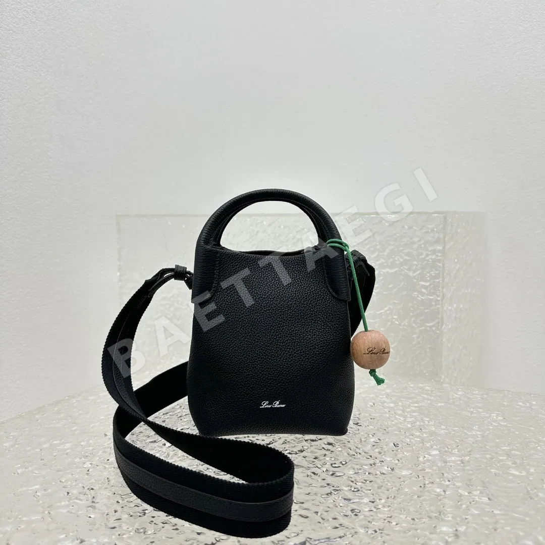 로로피아나 블랙 그레인 송아지가죽 스몰 버킷백 상세 이미지 2