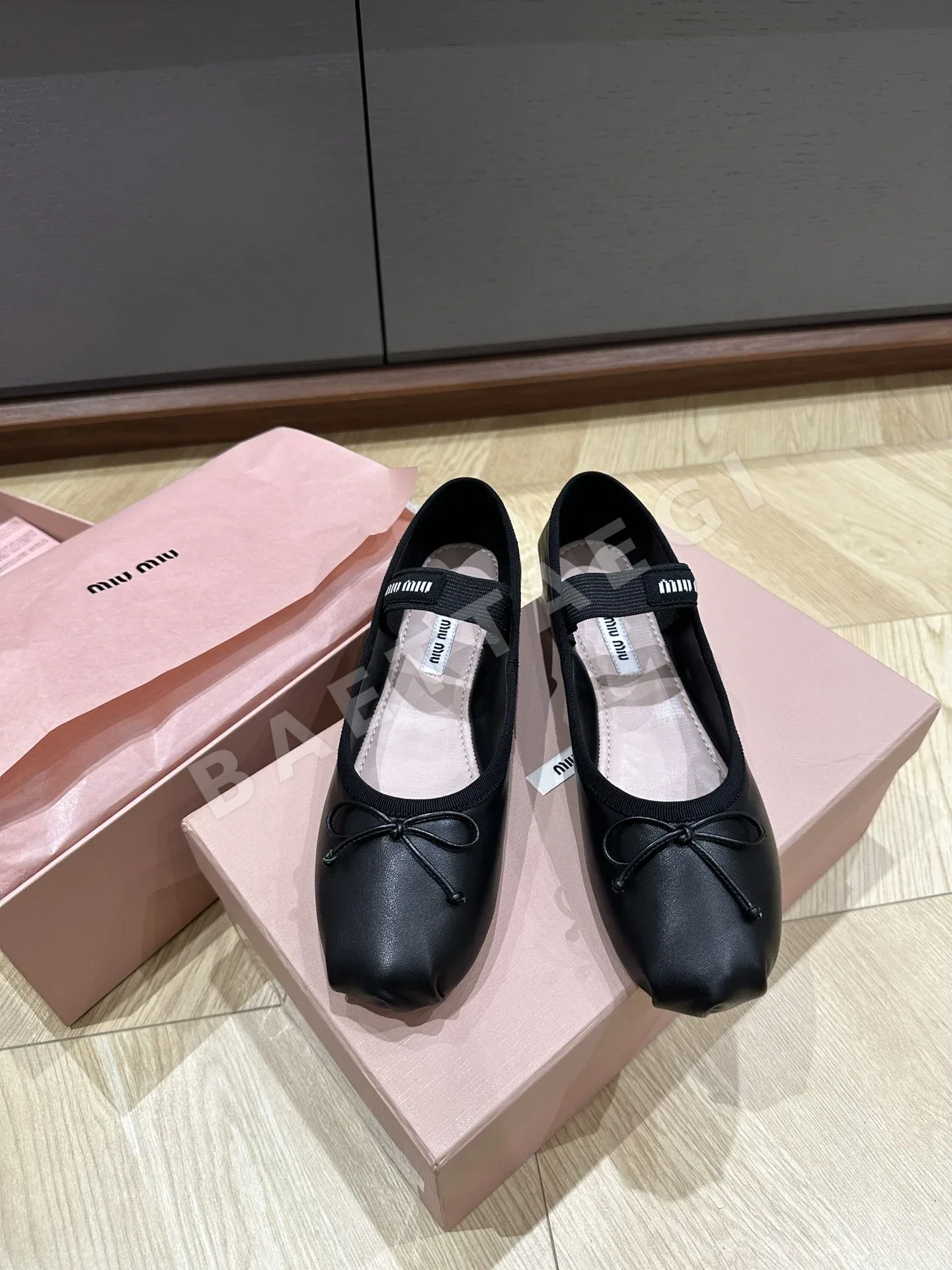 미우미우 양가죽 발레 슈즈 24158