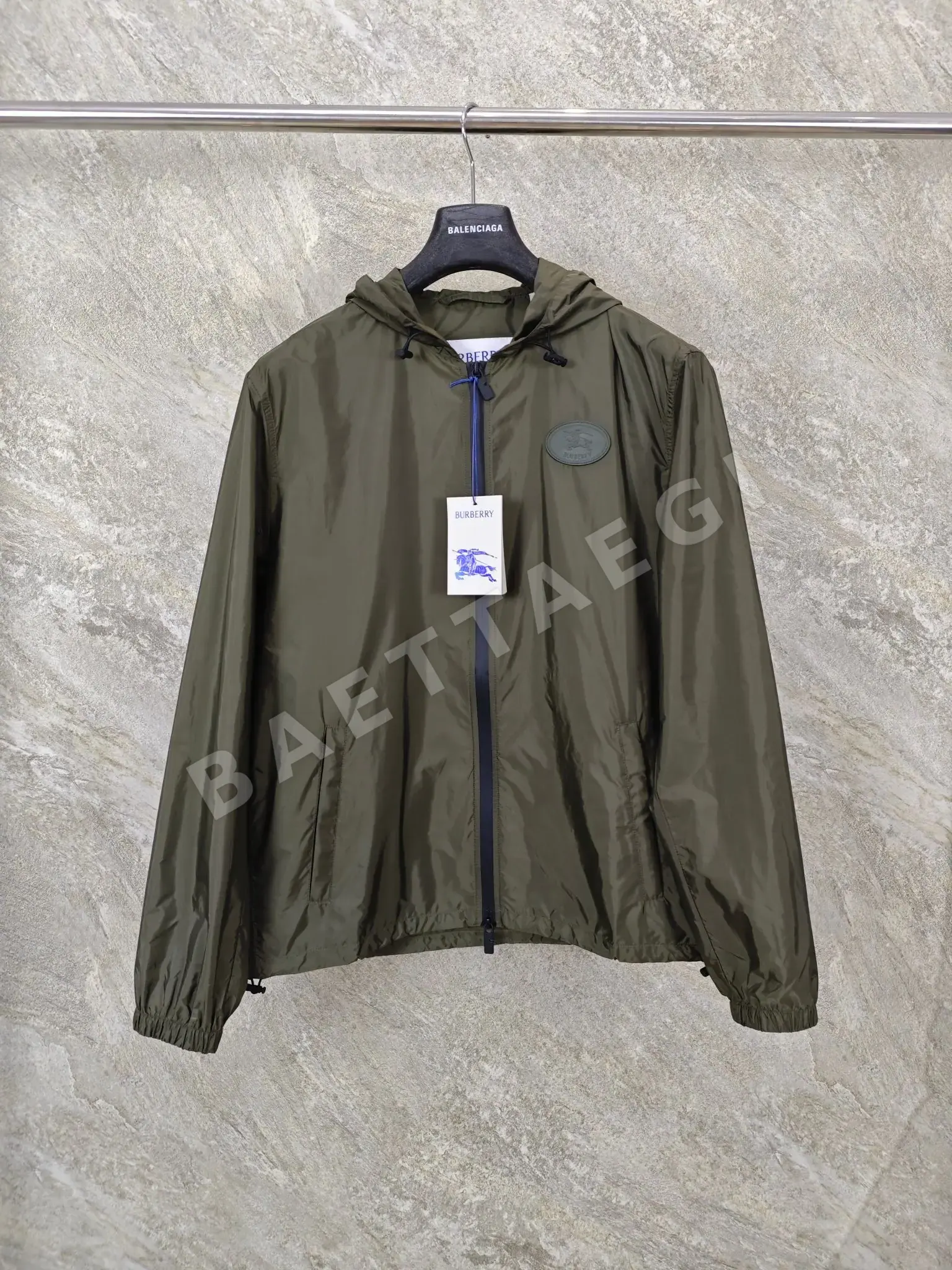 버버리 나일론 나이트 엠블럼 남성 재킷 P280