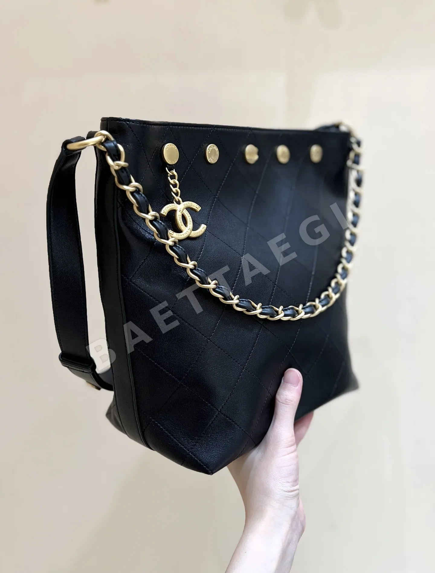 샤넬 25P 스터드 버킷백 AS5406 상세 이미지 6