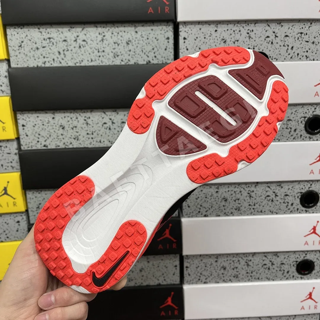 나이키 줌 보메로 18 HM6803-008 201111 Nike Zoom Vomero 18 상세 이미지 3