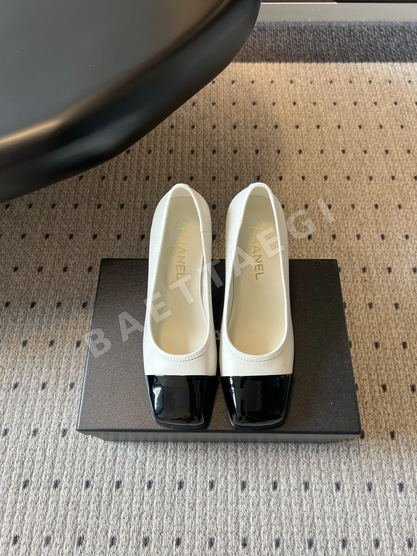 샤넬 스퀘어 토 컬러 블록 청키 힐 신발 99593