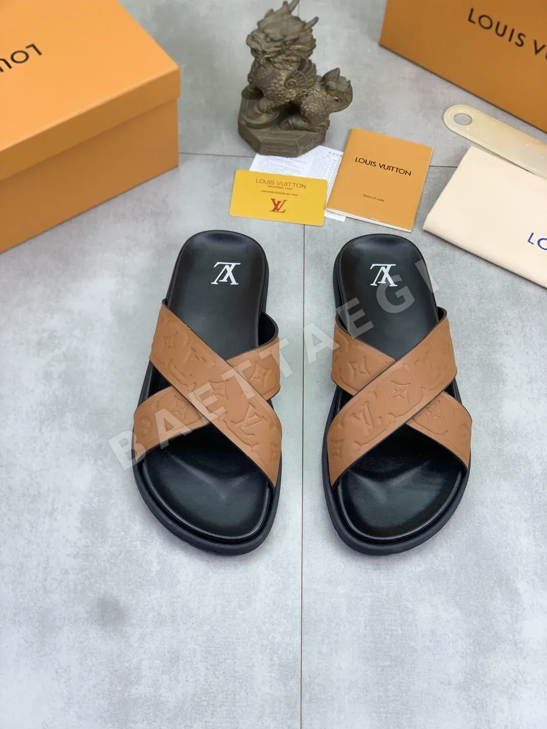 루이비통 이탈리아산 송아지가죽 슬리퍼 상세 이미지 2