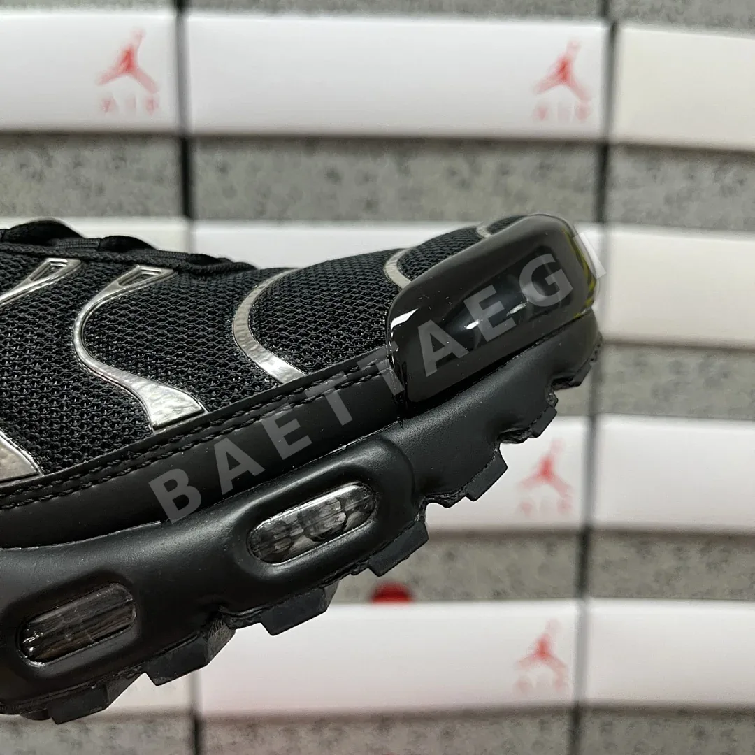 나이키 [DF] 에어 맥스 플러스 SE HJ9743-001 201075 Nike Air Max Plus SE Black Chrome 상세 이미지 6