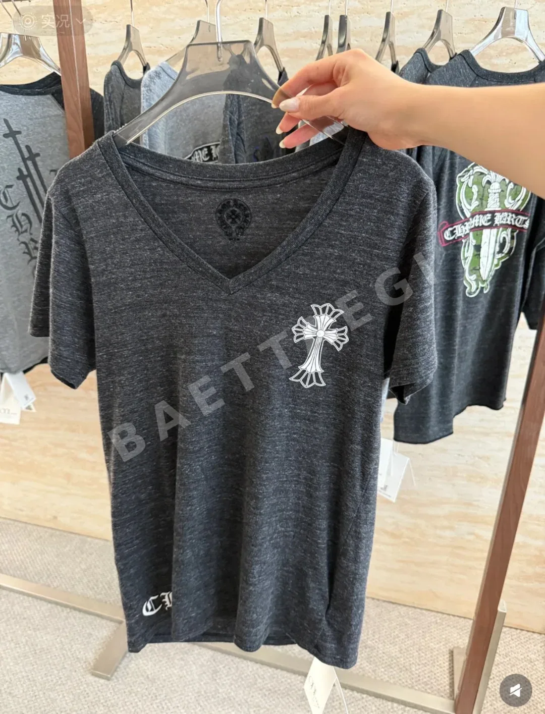 크롬하츠 슬림핏 크로스 장식 여성 반팔 티셔츠 상세 이미지 3