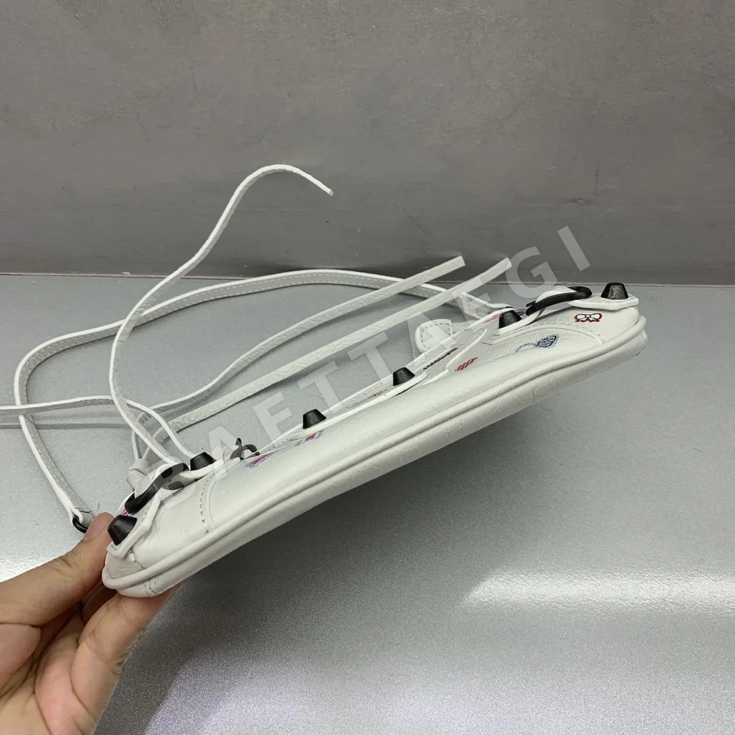 발렌시아가 화이트 그래피티 르 시티 미니 숄더백 상세 이미지 4