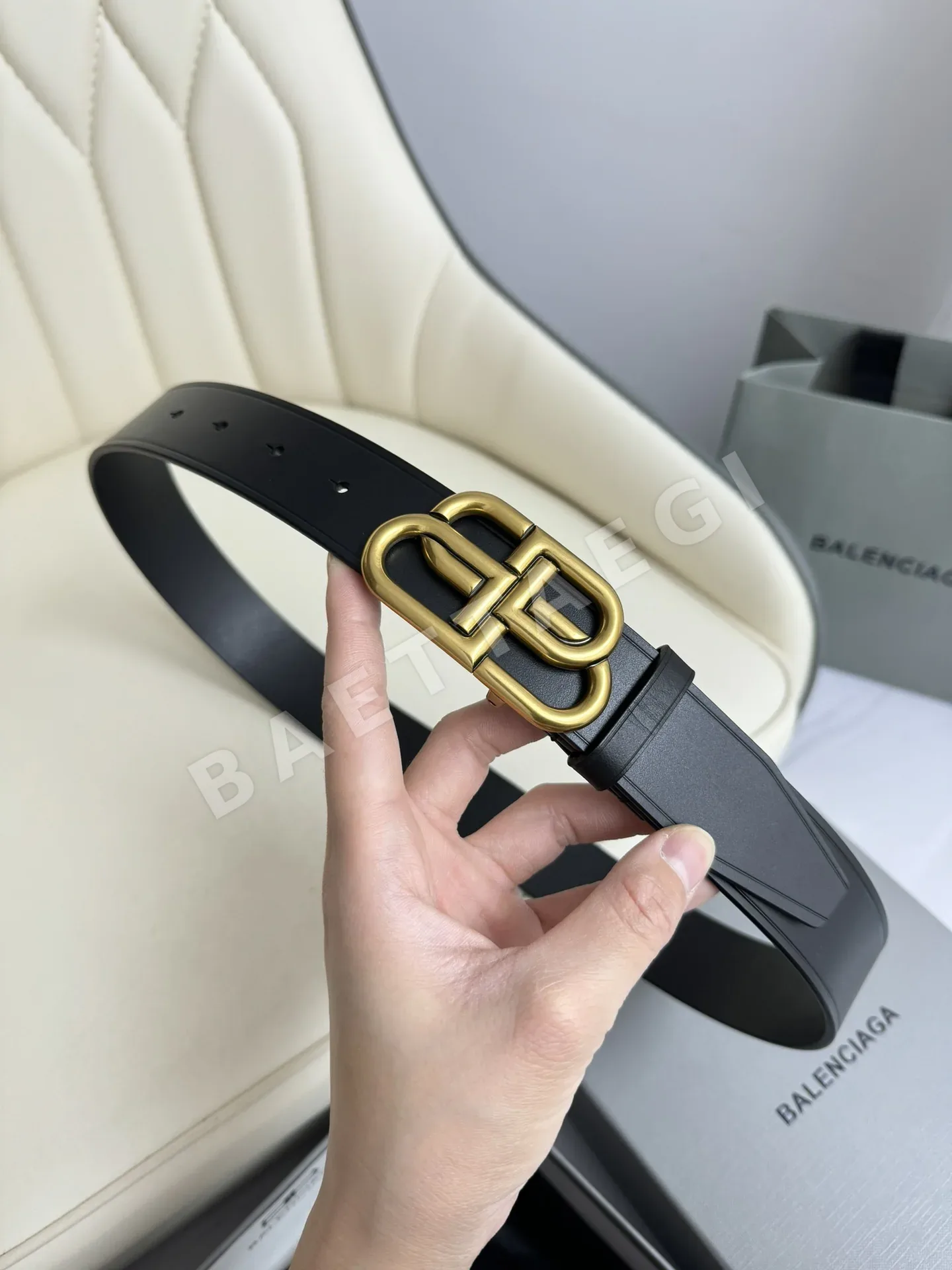 발렌시아가 송아지가죽 황동 장식 벨트 57978