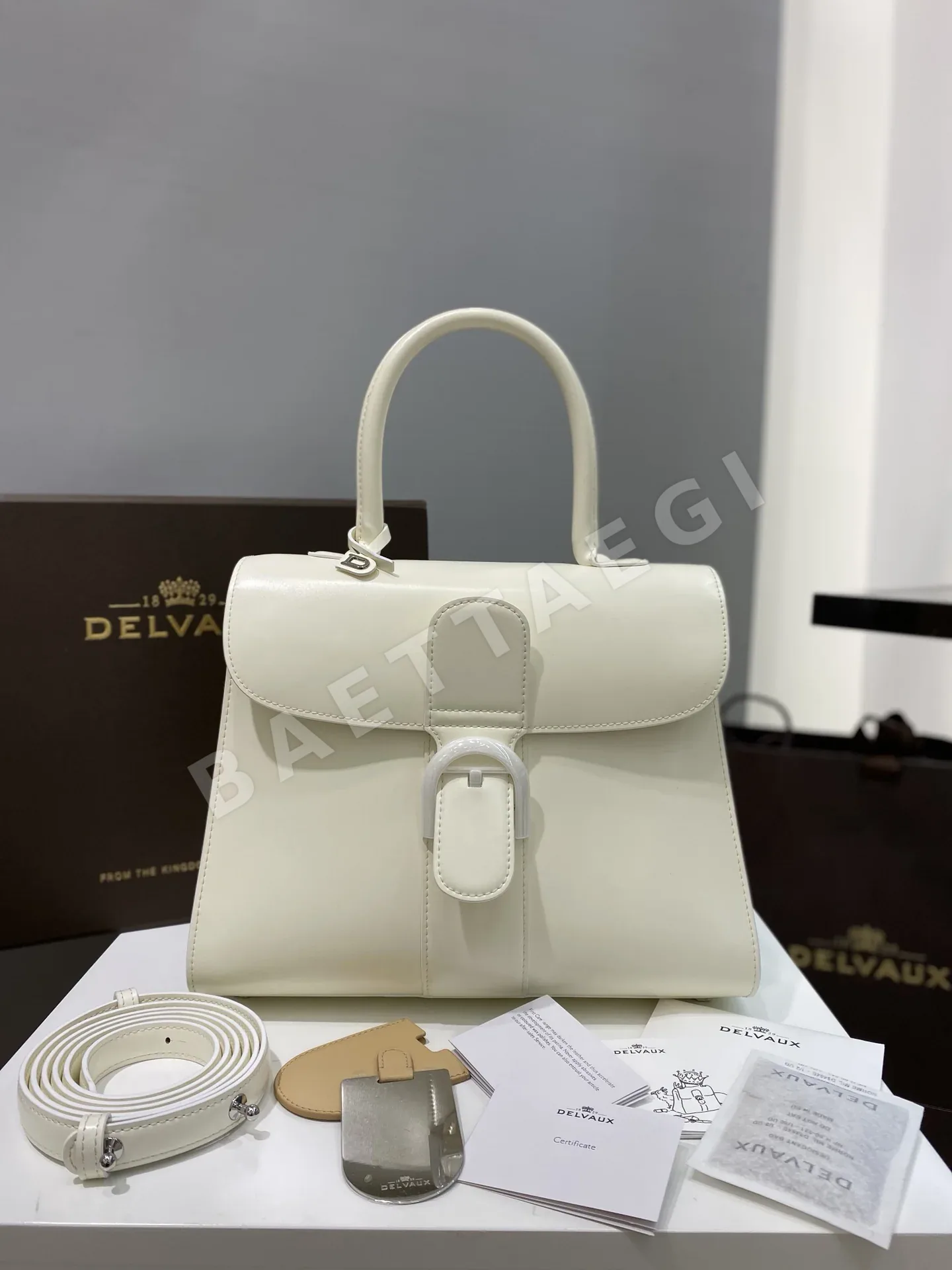 델보 브릴리언트 박스 가죽 숄더백 191192