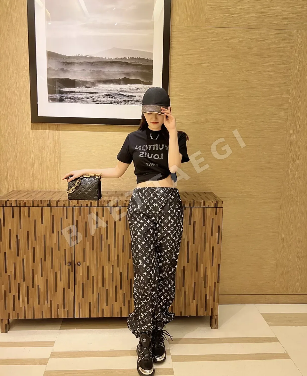 루이비통 여성 프린트 코튼 반팔 티셔츠 상세 이미지 8