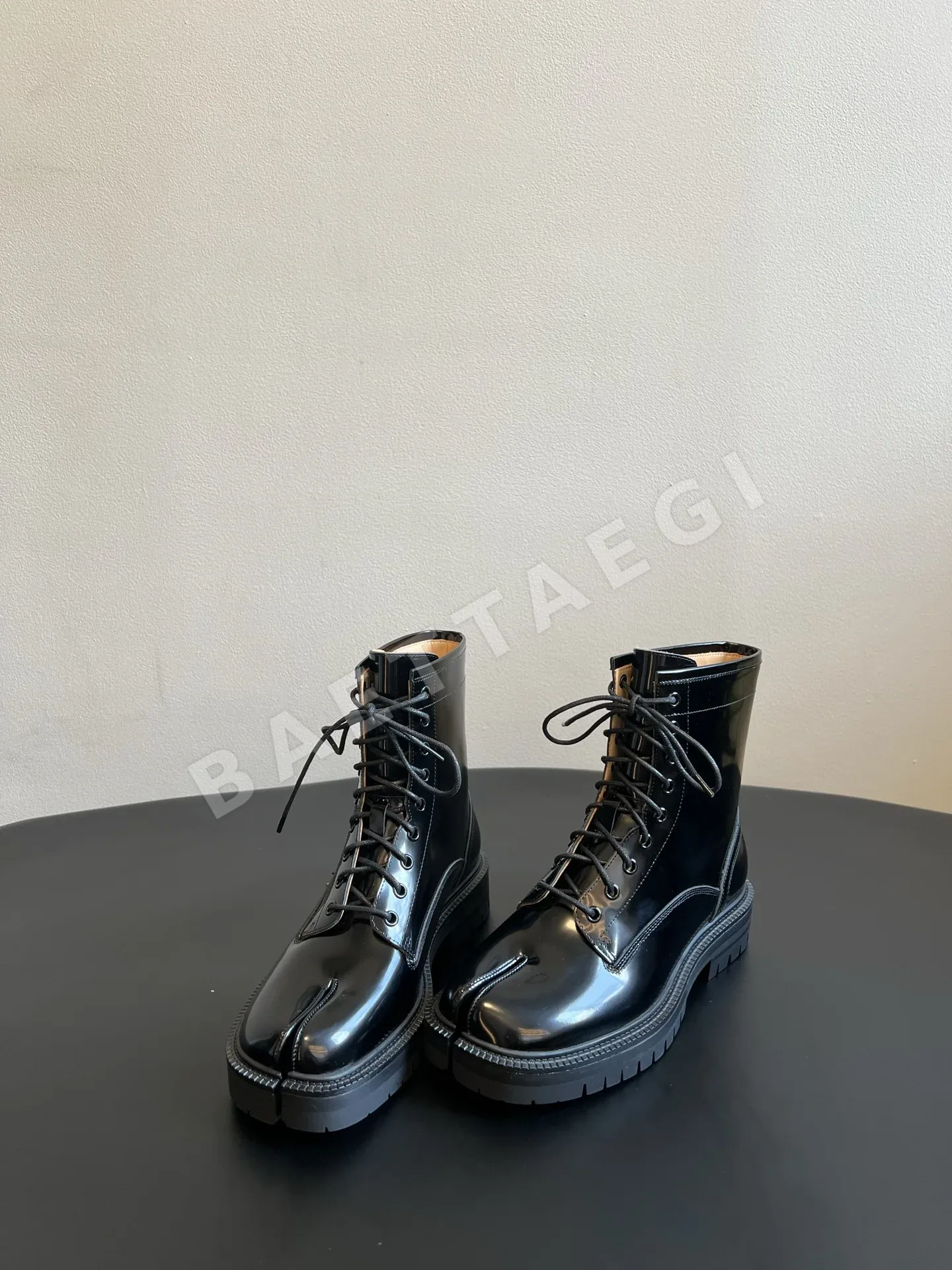 마르지엘라 스플릿 토 플랫폼 마틴 부츠 상세 이미지 2