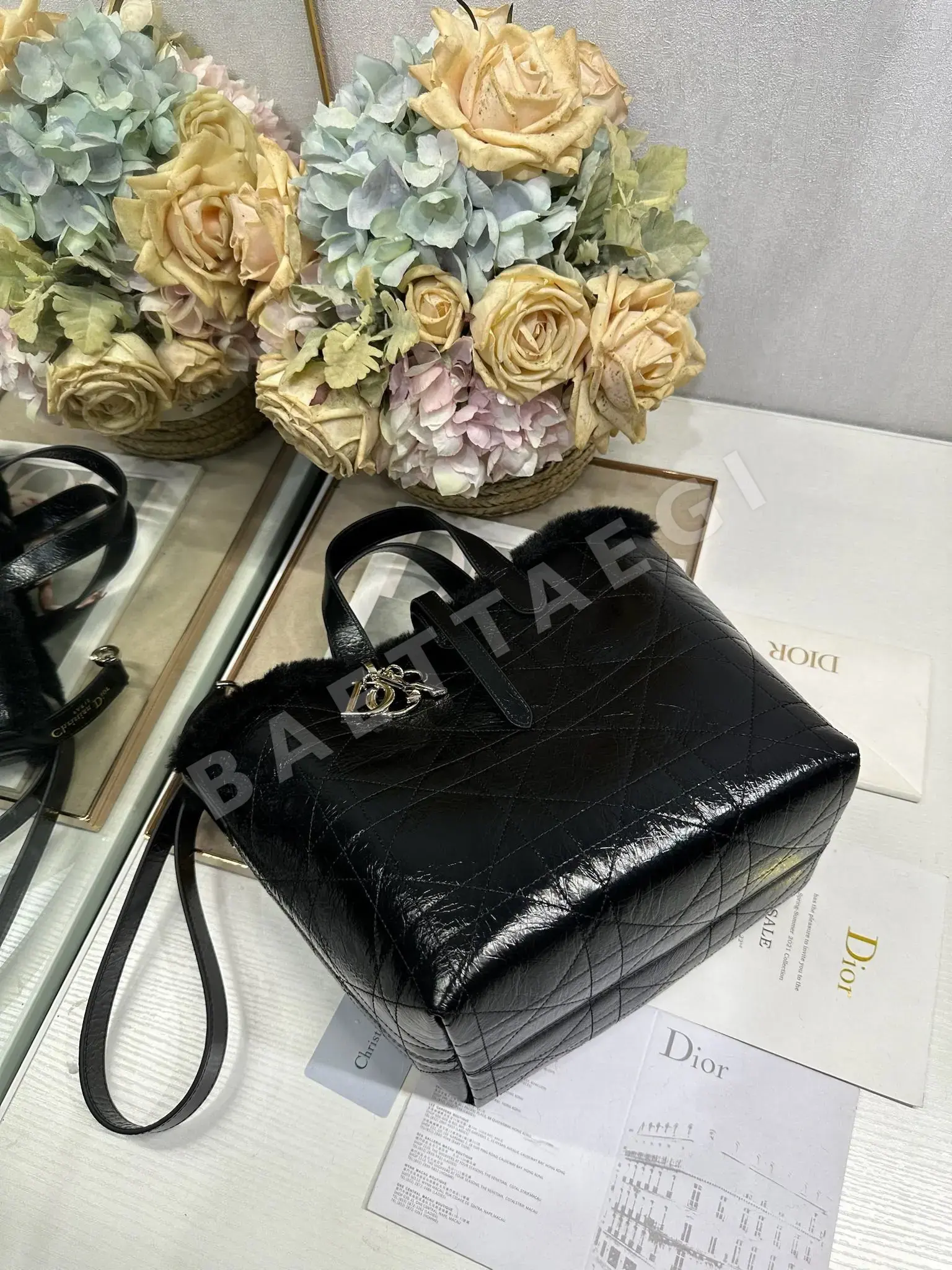 디올 뚜주흐 세로형 토트백 상세 이미지 4