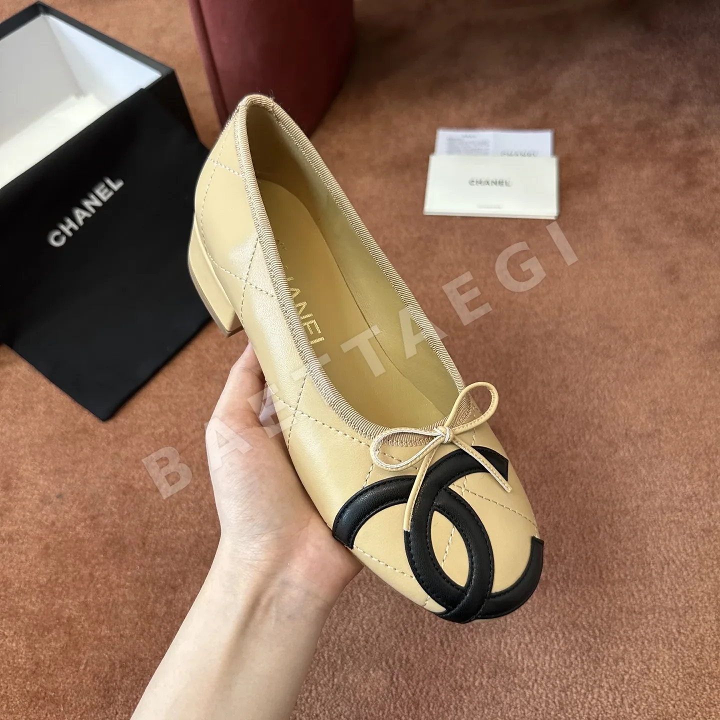 샤넬 빅 CC 로고 퀼팅 플랫 슈즈 베이지 블랙 상세 이미지 3