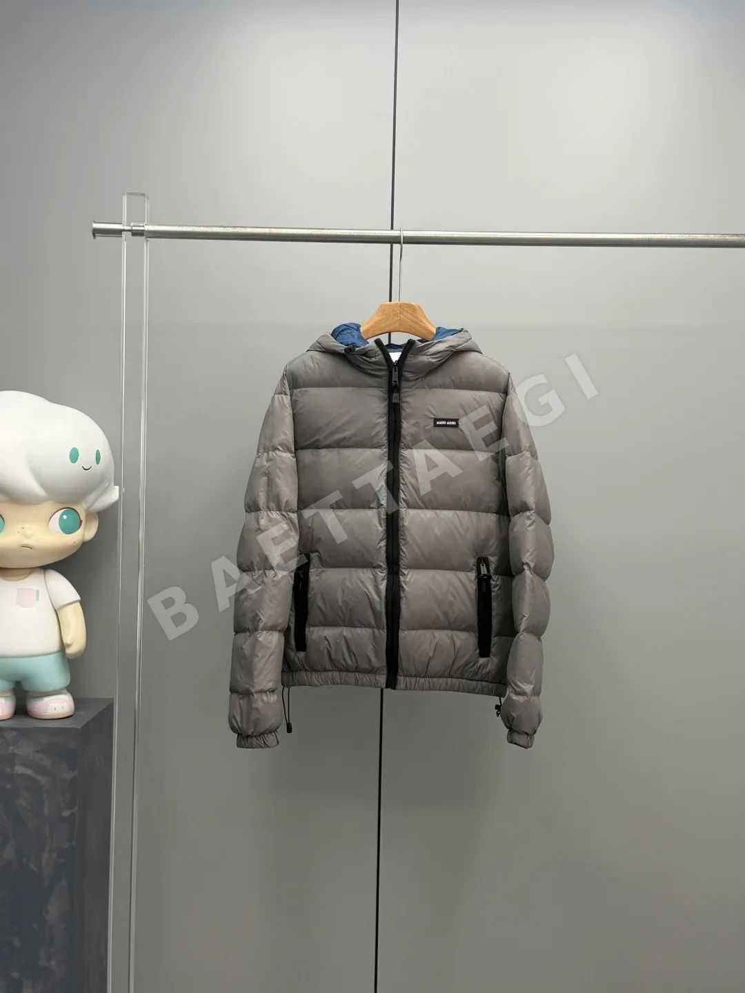 미우미우 그레이 후드 크롭 패딩 점퍼 188486