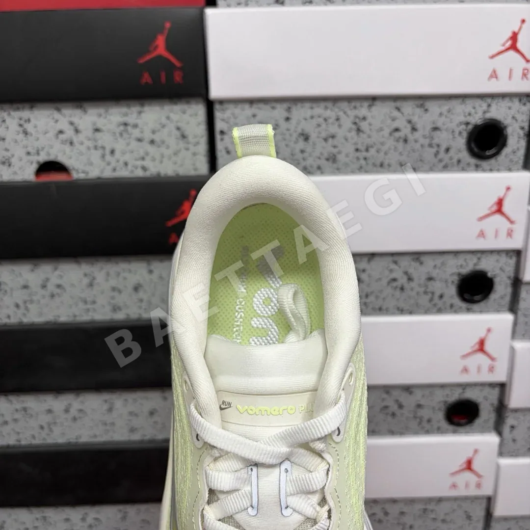 나이키 [GT] 보메로 플러스 HV8154-103 201152 Nike Vomero Plus Barely Volt 상세 이미지 8