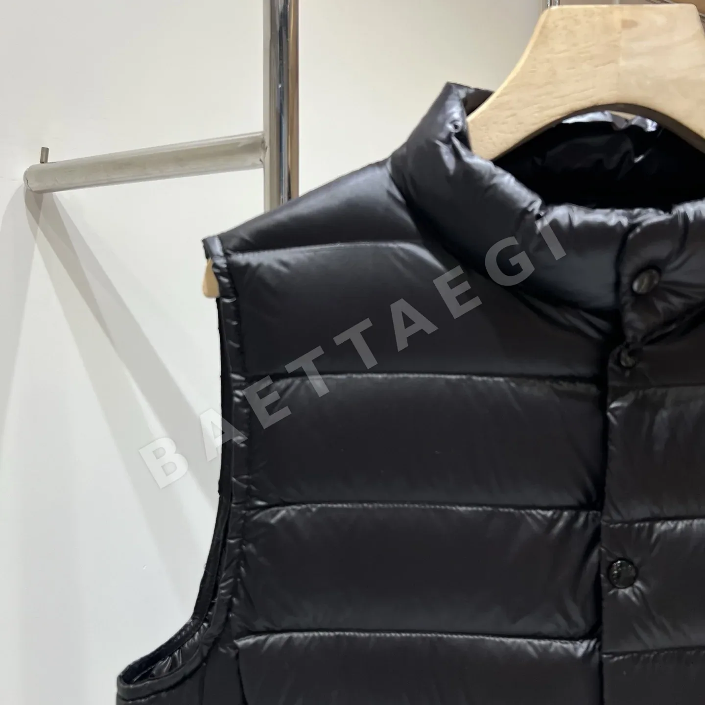 몽클레르 리안 다운 스탠드 카라 여성 조끼 상세 이미지 5